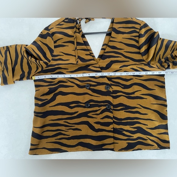Dynamite/ Tie back/ Satin feel/ Short sleeve/ Zebra print/ Size US M - Picture 14 of 14